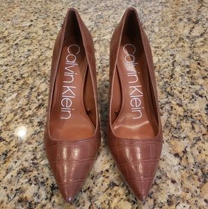 Calvin Klein - Brady Croc Embossed Pump